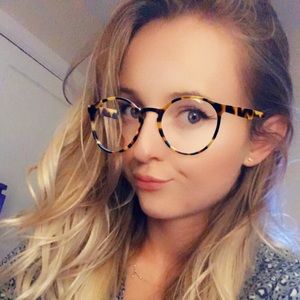 Meet your Posher, Maddie